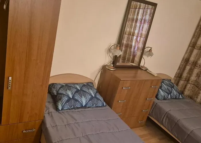 Charming 2-bed With Ac, 5 Mins From