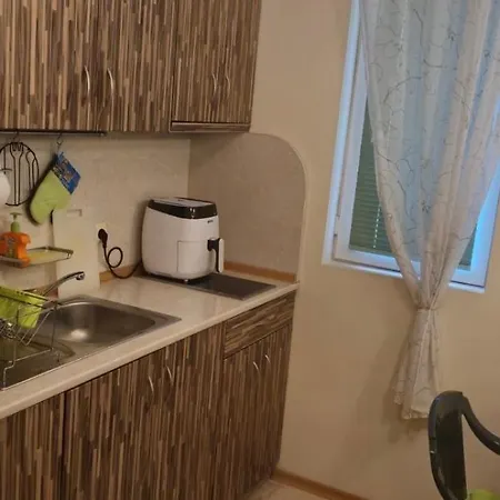 Charming 2-bed With Ac, 5 Mins From Сонячний Берег