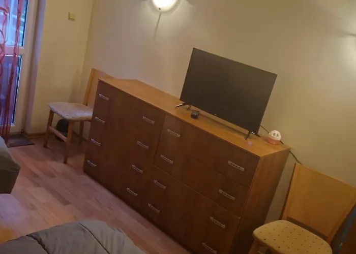 Charming 2-bed With Ac, 5 Mins From Lägenhet Slăntjev Brjag