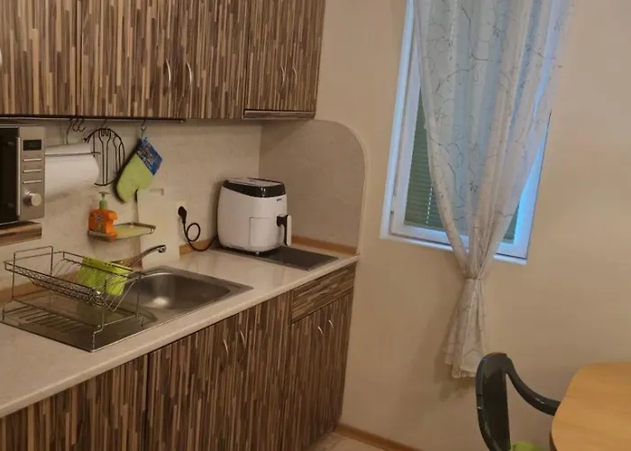 Charming 2-bed With Ac, 5 Mins From ساني بيتش